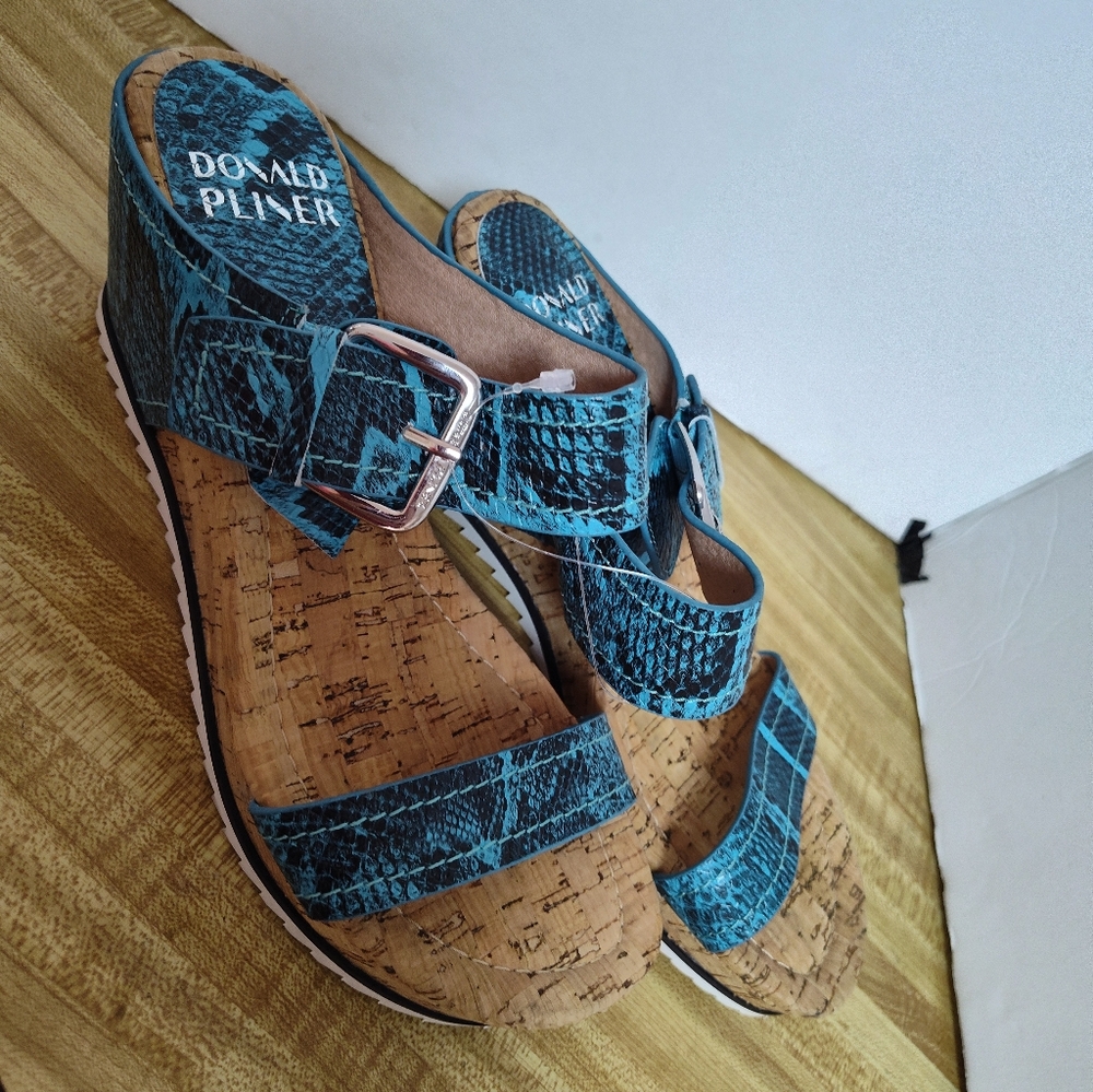 Donald Pliner Snakeskin Turquoise Blue Double Strap Wedge Heel Worn Once Sz 7.5